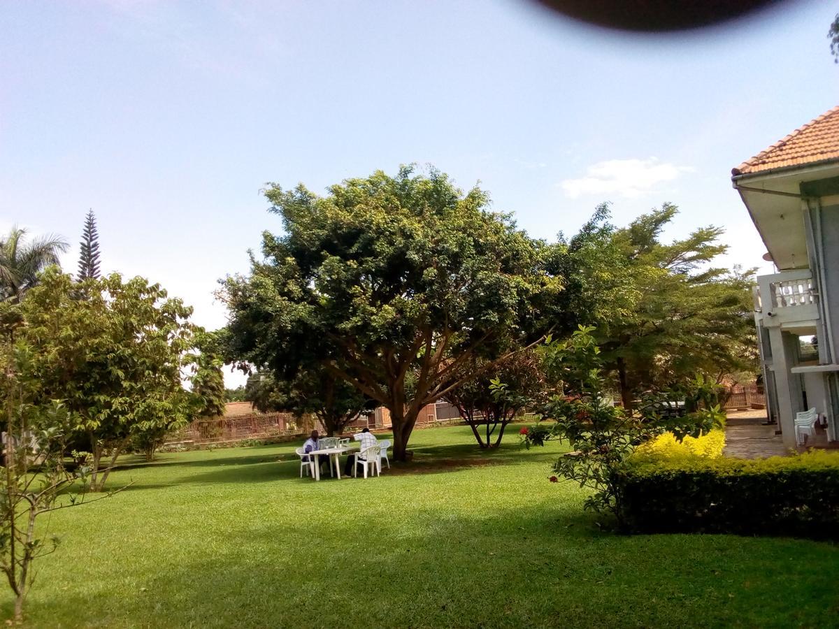 Skyway Hotel Entebbe Exterior photo